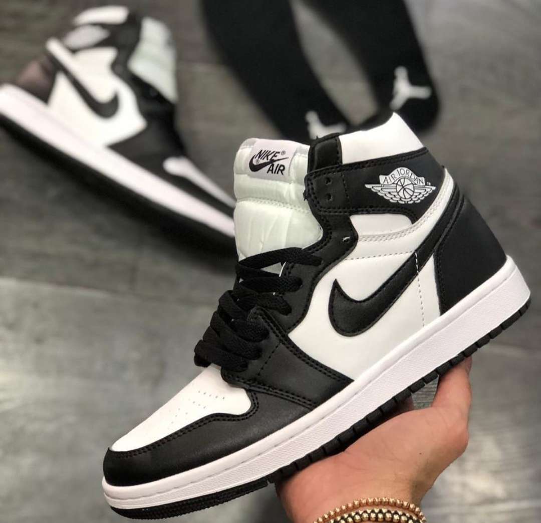 BOTA JORDAN RETRO 1
